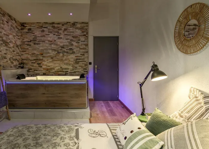 Parenthèse Occitane -wifi - Balnéo- Parking Gratuit - Netflix Apartamento Carcasona